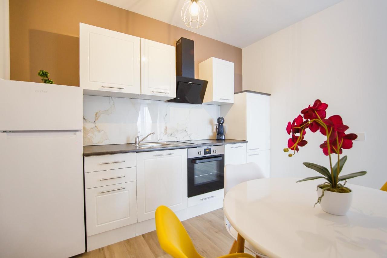 Trio Orange Lägenhet Oradea Exteriör bild